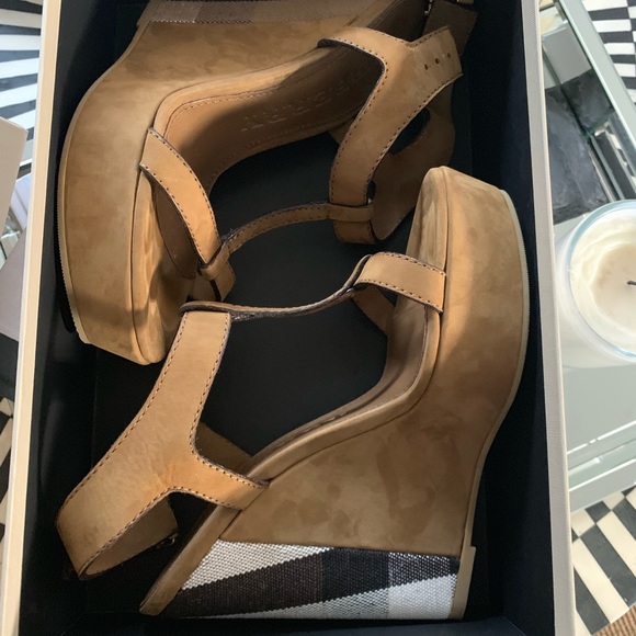 Burberry Brit Wedge Sandals Harper 39 like new - Picture 2 of 8